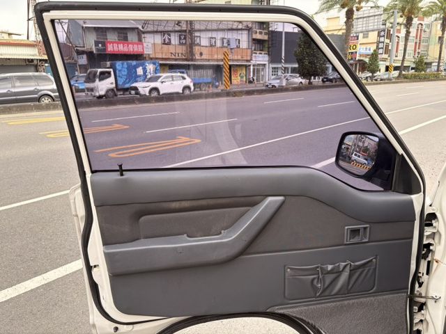 ☑僅跑五萬 ☑福祉車 ☑高頂 ☑輪椅升降機  第11張相片