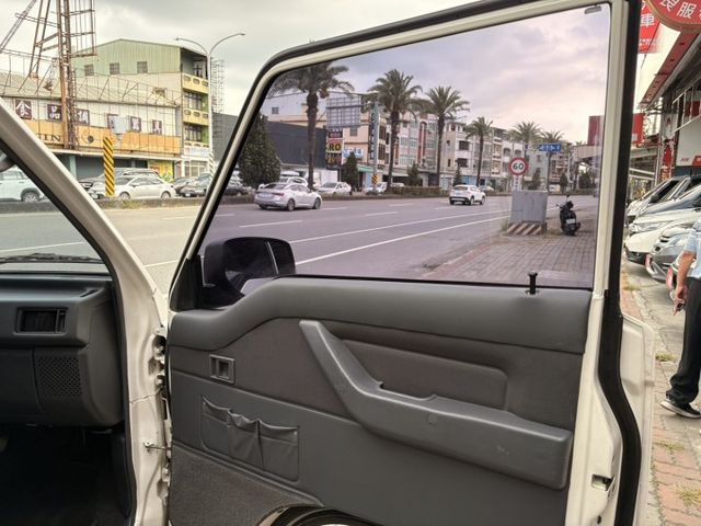 ☑僅跑五萬 ☑福祉車 ☑高頂 ☑輪椅升降機  第14張相片