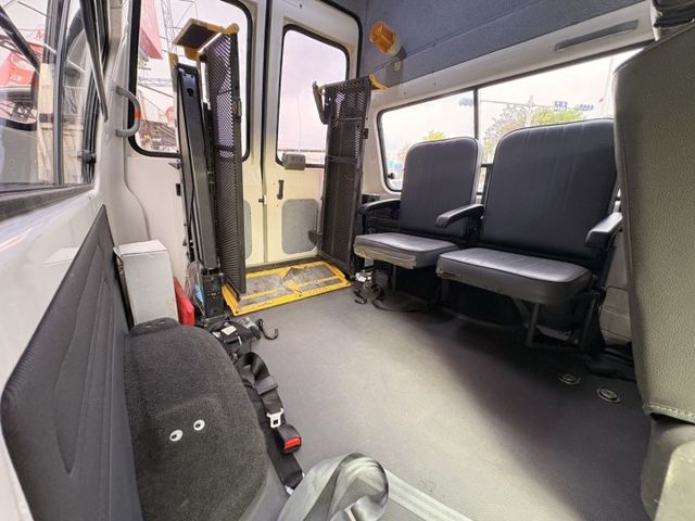 ☑僅跑五萬 ☑福祉車 ☑高頂 ☑輪椅升降機  第17張相片