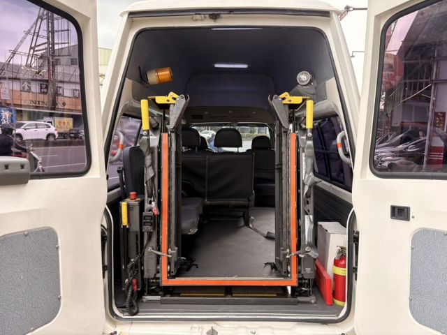 ☑僅跑五萬 ☑福祉車 ☑高頂 ☑輪椅升降機  第20張相片