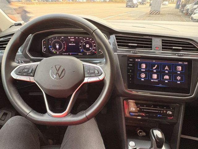 ☑280 TSI高階☑里程六萬☑原鈑件☑原廠保養☑原廠保固到2027年3月☑CARPLAY☑環景☑換檔撥片☑ACC跟車  第11張相片