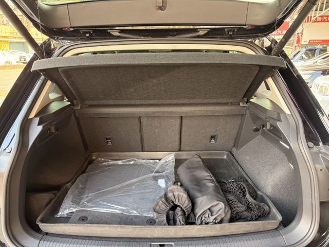 ☑280 TSI高階☑里程六萬☑原鈑件☑原廠保養☑原廠保固到2027年3月☑CARPLAY☑環景☑換檔撥片☑ACC跟車  第17張相片