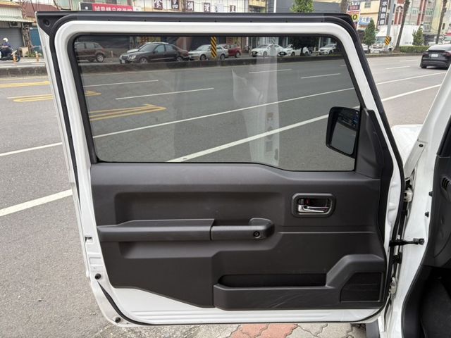 ☑Jimny ☑1.5 ☑僅跑3萬多 ☑原廠保養 ☑無溯溪  第10張相片