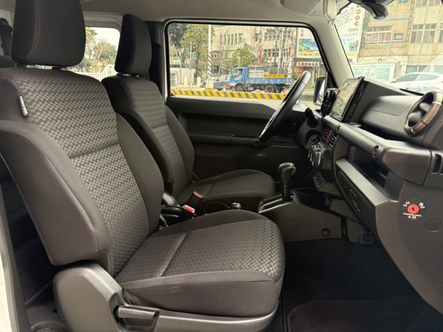 ☑Jimny ☑1.5 ☑僅跑3萬多 ☑原廠保養 ☑無溯溪  第13張相片