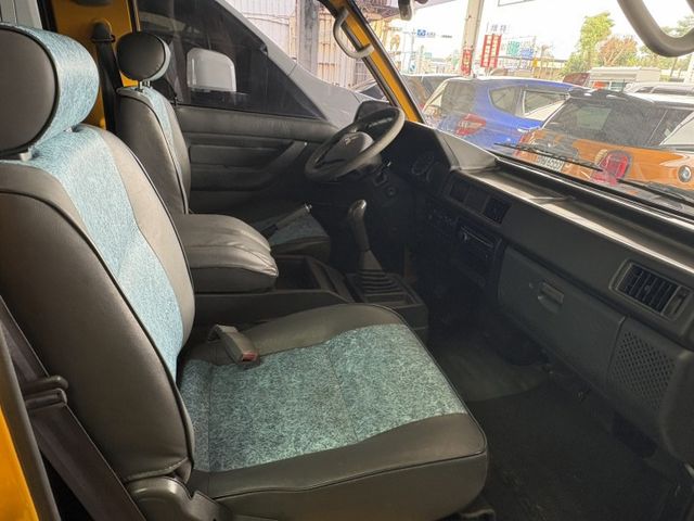 ☑一手車 ☑原鈑件 ☑娃娃車改回 ☑無待修 ☑8人坐 ☑客貨兩用  第16張相片