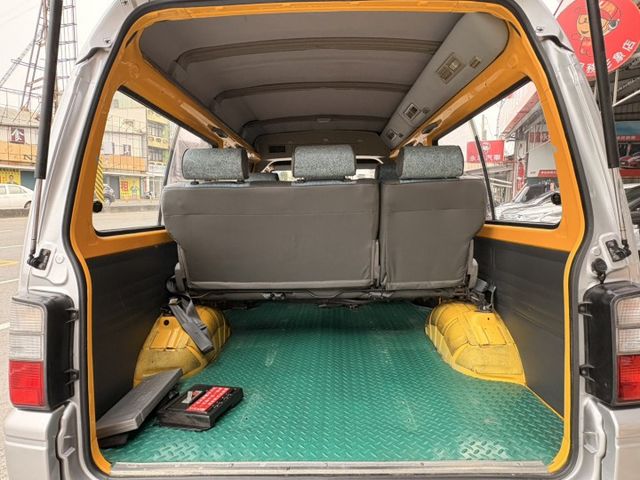 ☑一手車 ☑原鈑件 ☑娃娃車改回 ☑無待修 ☑8人坐 ☑客貨兩用  第19張相片