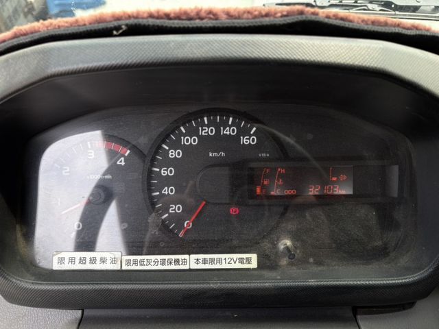 ☑一手車 ☑僅跑3萬 ☑原廠保養 ☑全車原鈑件 ☑輪胎剛換新 ☑提升載重五噸  ☑剛做完大保養  第3張相片