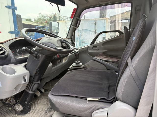 ☑一手車 ☑僅跑3萬 ☑原廠保養 ☑全車原鈑件 ☑輪胎剛換新 ☑提升載重五噸  ☑剛做完大保養  第5張相片