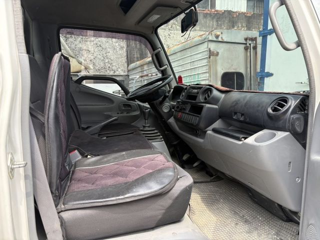 ☑一手車 ☑僅跑3萬 ☑原廠保養 ☑全車原鈑件 ☑輪胎剛換新 ☑提升載重五噸  ☑剛做完大保養  第6張相片