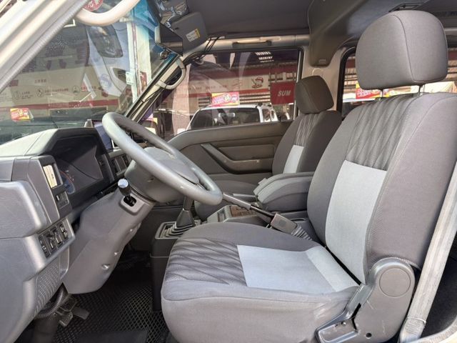 ☑客貨兩用 ☑可改回八人座 ☑4輪新胎 ☑CARPLAY ☑倒車顯影 ☑車側影像  第13張相片