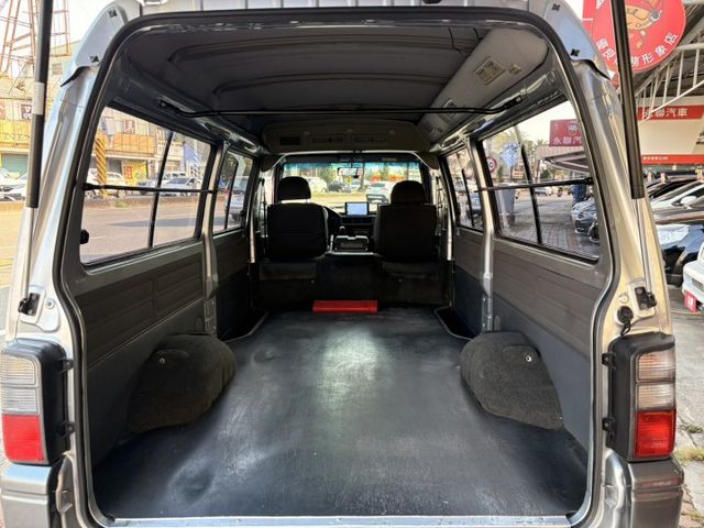 ☑客貨兩用 ☑可改回八人座 ☑4輪新胎 ☑CARPLAY ☑倒車顯影 ☑車側影像  第18張相片