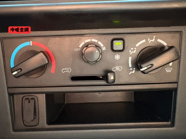 ☑菱利 ☑A190 ☑耗材已在原廠換新 ☑三面帆布 ☑升降尾門 ☑全車原鈑件  第6張相片