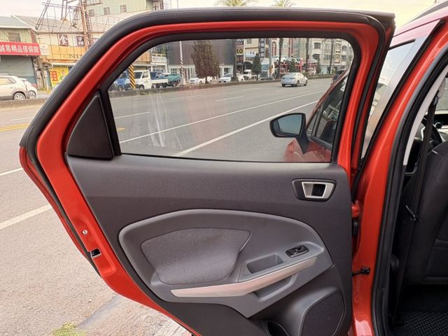 ☑一手車 ☑低里程 ☑小休旅 ☑全車原鈑件 ☑認證車 ☑全額貸  第10張相片
