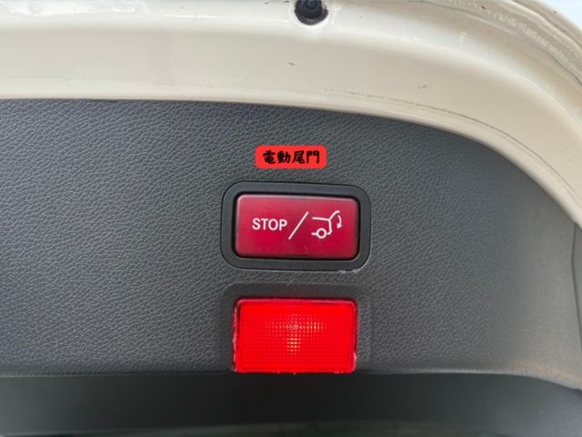 ☑SHOOTING BRAKE ☑五門旅行車 ☑CARPLAY ☑HID頭燈☑電動賽車椅 ☑電尾門  第12張相片
