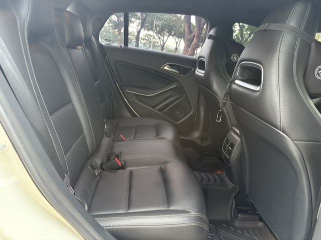 ☑SHOOTING BRAKE ☑五門旅行車 ☑CARPLAY ☑HID頭燈☑電動賽車椅 ☑電尾門  第17張相片