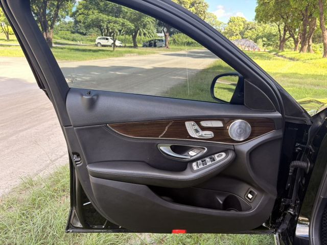 ☑全車原鈑件☑全景天窗☑LED魚眼頭燈☑安卓機☑CARPLAY☑環景☑IKEY摸門☑盲點☑柏林之音  第15張相片