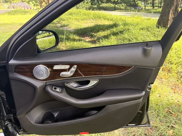 ☑全車原鈑件☑全景天窗☑LED魚眼頭燈☑安卓機☑CARPLAY☑環景☑IKEY摸門☑盲點☑柏林之音  第18張相片
