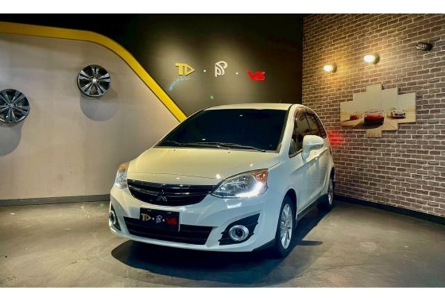 ★原鈑件★里程僅5萬7★電動尾門★定速巡航★免鑰匙啟閉★倒車雷達★  第1張相片