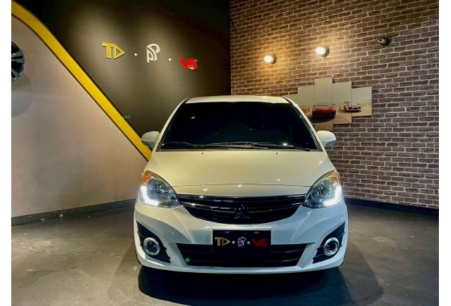 ★原鈑件★里程僅5萬7★電動尾門★定速巡航★免鑰匙啟閉★倒車雷達★  第2張相片