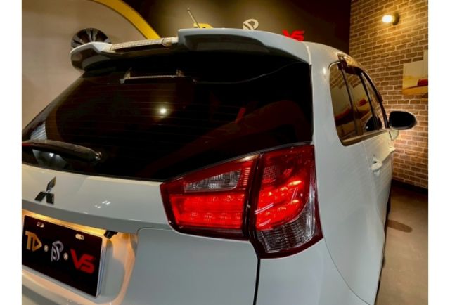 ★原鈑件★里程僅5萬7★電動尾門★定速巡航★免鑰匙啟閉★倒車雷達★  第6張相片