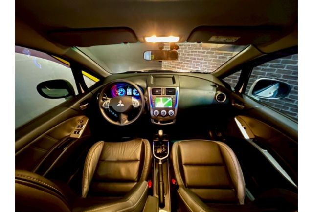 ★原鈑件★里程僅5萬7★電動尾門★定速巡航★免鑰匙啟閉★倒車雷達★  第9張相片