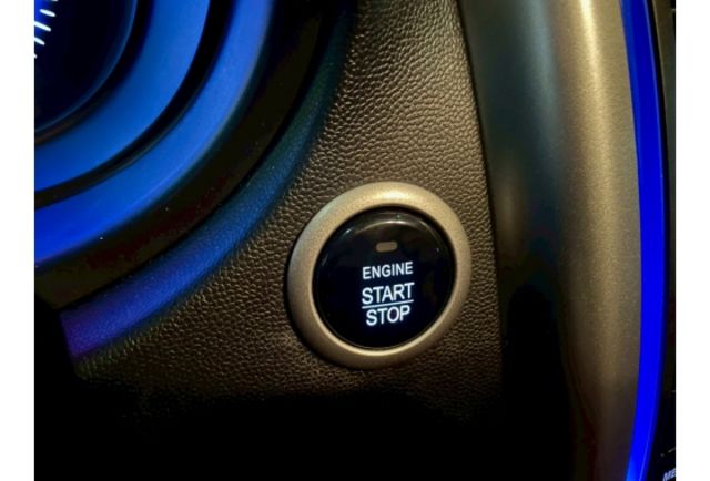 ★原鈑件★里程僅5萬7★電動尾門★定速巡航★免鑰匙啟閉★倒車雷達★  第13張相片