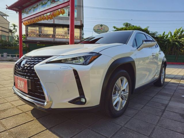 2022年油電豪華版✅雙前電動椅 ✅腳踢電動尾門 ✅雙前座電熱椅  ✅光感應自動頭燈     ✅ACC主動跟車系統  第3張相片