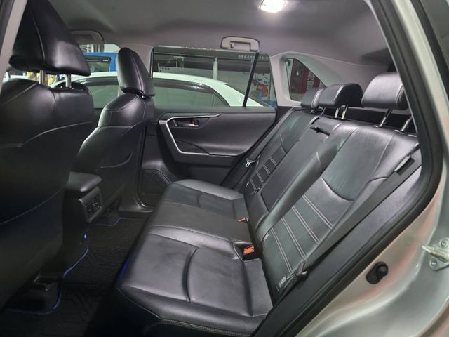 2019年油電旗艦版/原鈑件/IKEY/ACC跟車/恆溫空調，歡迎預約賞車  第9張相片