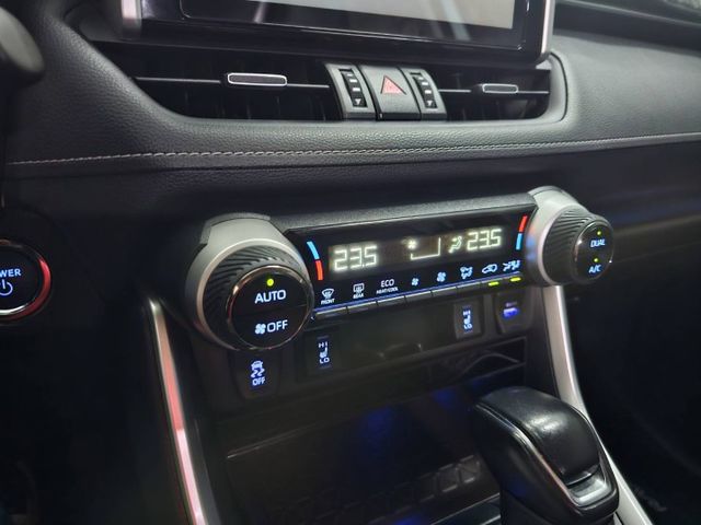 2019年油電旗艦版/原鈑件/IKEY/ACC跟車/恆溫空調，歡迎預約賞車  第14張相片