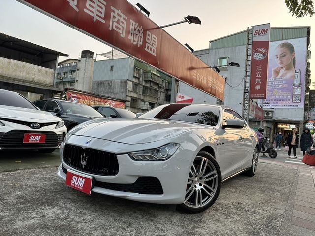 總代理 極品跑少原廠保養 愛馬仕內裝+水泥灰貼膜! 電子懸吊 20吋鋁圈 跑車聲浪 愛馬仕樣式義大利真皮 保證超值  第1張相片