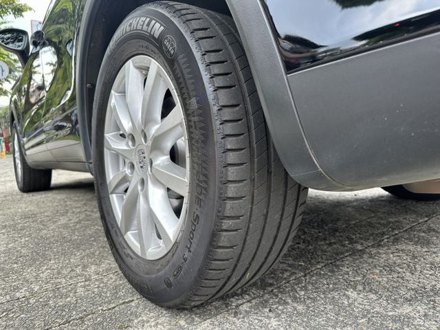 柴油超省油又有力 總代理 全景天窗 電動尾門 HID 雙電動座椅 4WD 四輪傳動  第15張相片