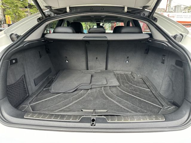35i 306匹 四輪傳動 M套件 新車368萬 抬顯 環景 數位儀表 電尾門 天窗 保證超值  第13張相片