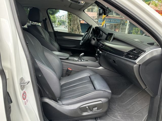 35i 306匹 四輪傳動 M套件 新車368萬 抬顯 環景 數位儀表 電尾門 天窗 保證超值  第17張相片