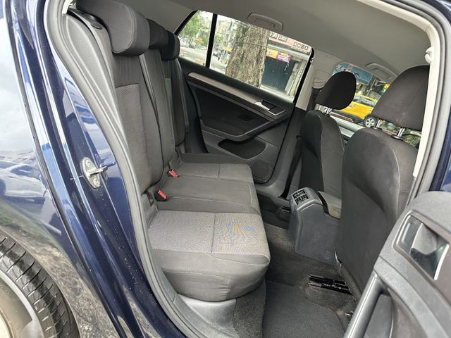 GOLF 7代 排氣量1197cc稅金超便宜! 渦輪增壓 後座出風口 電子手剎車 好開好養更會跑! 內容有詳細照片  第10張相片