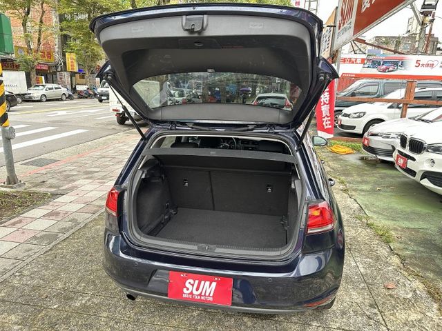 GOLF 7代 排氣量1197cc稅金超便宜! 渦輪增壓 後座出風口 電子手剎車 好開好養更會跑! 內容有詳細照片  第13張相片