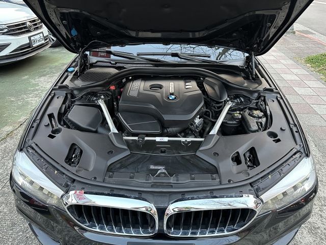 M Sport版 G30 總代理 5AT智慧輔助系統 ACC跟車 雙記憶電動椅 電動尾門 CarPlay 內容有詳細照片  第9張相片