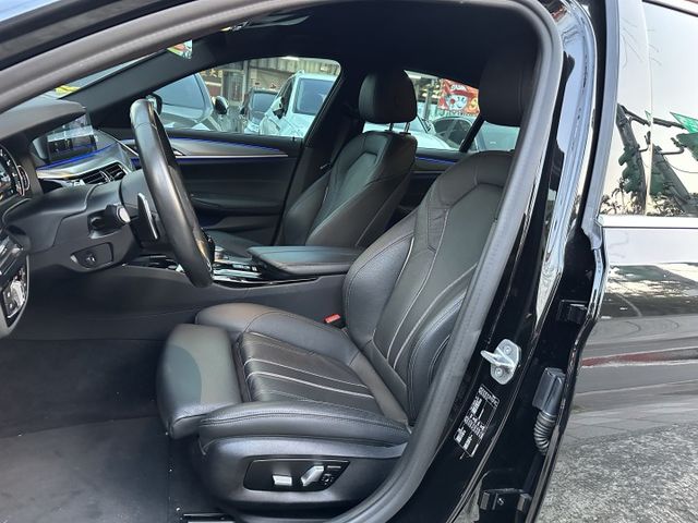 M Sport版 G30 總代理 5AT智慧輔助系統 ACC跟車 雙記憶電動椅 電動尾門 CarPlay 內容有詳細照片  第10張相片