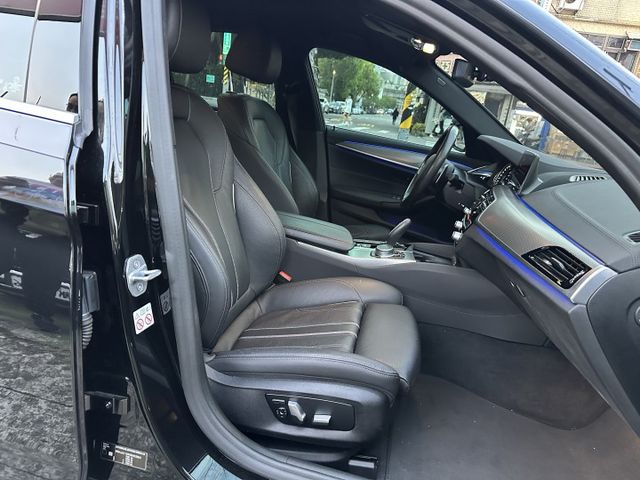 M Sport版 G30 總代理 5AT智慧輔助系統 ACC跟車 雙記憶電動椅 電動尾門 CarPlay 內容有詳細照片  第12張相片