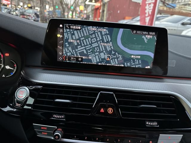 M Sport版 G30 總代理 5AT智慧輔助系統 ACC跟車 雙記憶電動椅 電動尾門 CarPlay 內容有詳細照片  第18張相片