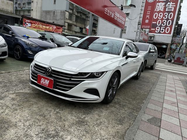 Premium版 新車177萬 NAPPA皮椅 車道維持 ACC 盲點 多向電動椅 環景 CARPLAY  第1張相片