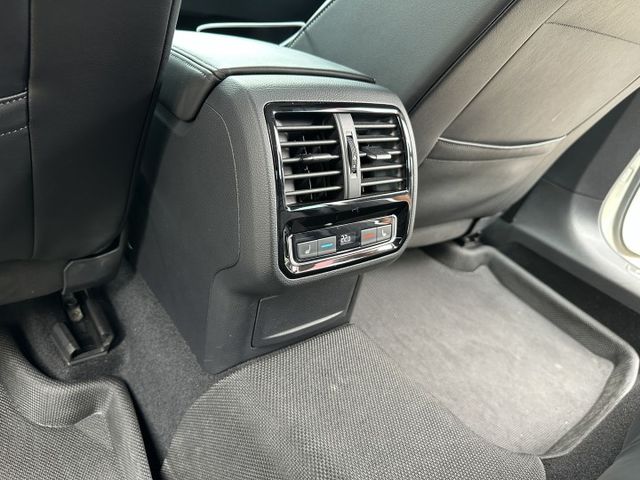 Premium版 新車177萬 NAPPA皮椅 車道維持 ACC 盲點 多向電動椅 環景 CARPLAY  第13張相片