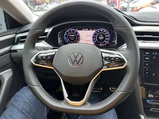 Premium版 新車177萬 NAPPA皮椅 車道維持 ACC 盲點 多向電動椅 環景 CARPLAY  第19張相片