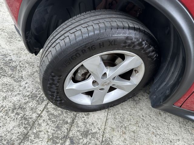 紅白雙色版 循跡防滑 I-KEY免鑰匙啟動 恆溫 Auto自動感應頭燈 全程原廠保養 僅跑四萬媲美新車! 內容有詳細照片  第7張相片