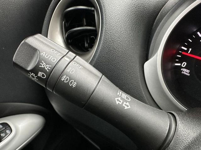 紅白雙色版 循跡防滑 I-KEY免鑰匙啟動 恆溫 Auto自動感應頭燈 全程原廠保養 僅跑四萬媲美新車! 內容有詳細照片  第19張相片