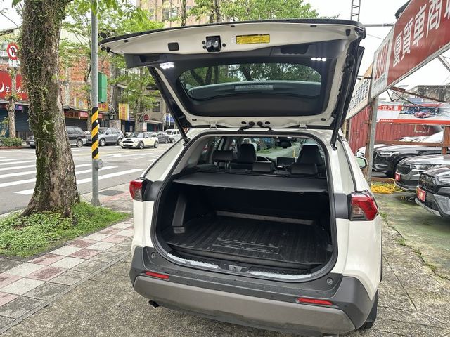 油電旗艦Hybrid 全程原廠保養 360度環景系統 Acc自動跟車Lv.2 電動椅 電尾門 內容有詳細照片  第5張相片