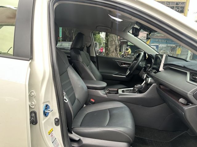 油電旗艦Hybrid 全程原廠保養 360度環景系統 Acc自動跟車Lv.2 電動椅 電尾門 內容有詳細照片  第9張相片