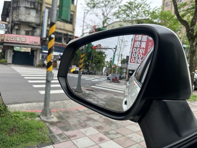 油電旗艦Hybrid 全程原廠保養 360度環景系統 Acc自動跟車Lv.2 電動椅 電尾門 內容有詳細照片  第15張相片