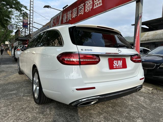 E200五門 總代理 數位儀表 天窗 雙電動椅 電動尾門 盲點偵測 Carplay 內容有詳細照片  第4張相片