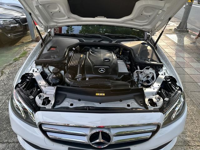 E200五門 總代理 數位儀表 天窗 雙電動椅 電動尾門 盲點偵測 Carplay 內容有詳細照片  第8張相片