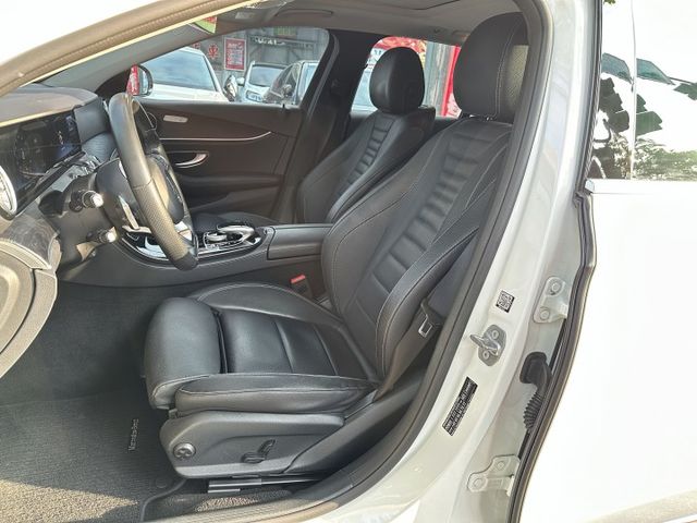 E200五門 總代理 數位儀表 天窗 雙電動椅 電動尾門 盲點偵測 Carplay 內容有詳細照片  第10張相片